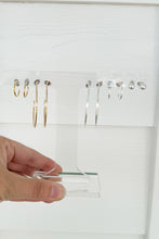 Load image into Gallery viewer, classic hoop earrings