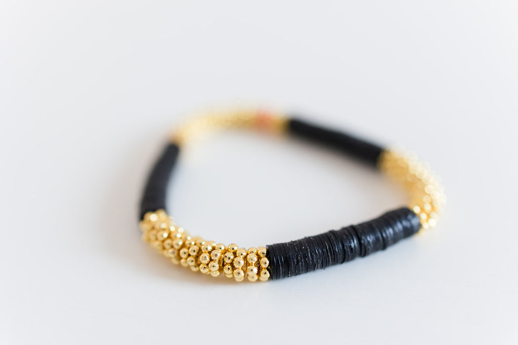 black vinyl + gold daisy, 6mm